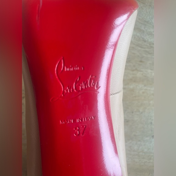 Christian Louboutin Pijiona flared collar heels and cosmetic case - Picture 5 of 16